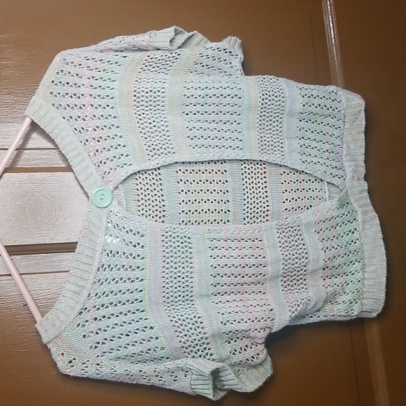 dELiA*s multicolored crop top. Open back. Beautiful pastels. - Picture 2 of 6